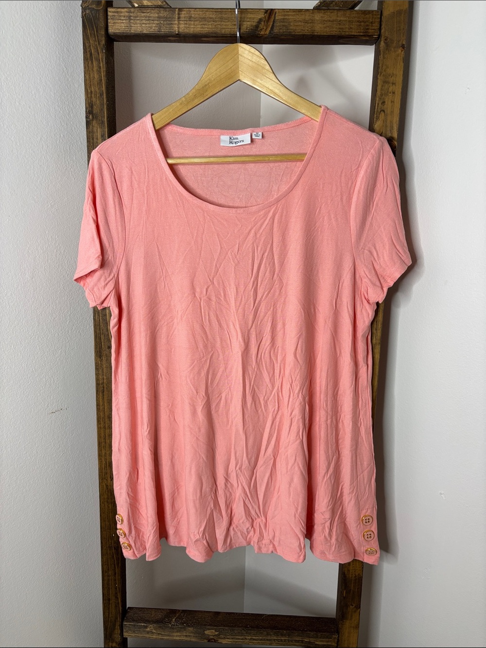 Kim Rogers Peach Scoop Neck Short Sleeve Top with Decorative Hem Buttons Size M
